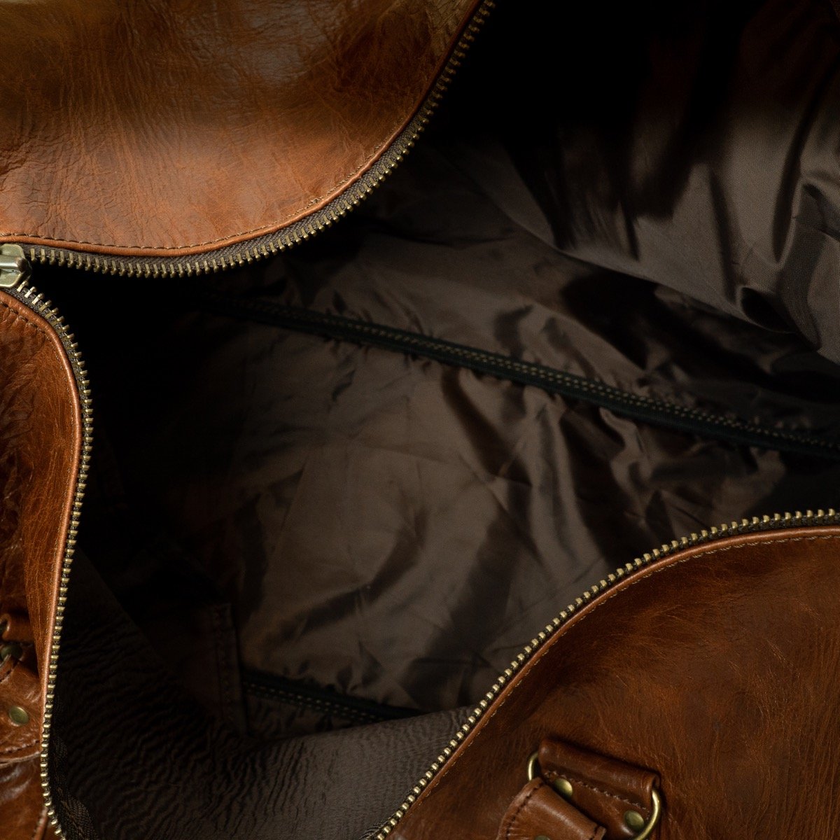 1910 Leather Gym Duffel Bag - Image 9